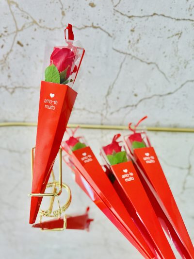 Cone com rosa